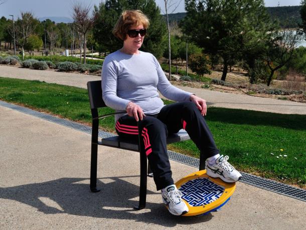 FAUTEUIL AVEC PLANCHE A BASCULEMENT - LABYRINTHE PSYCHOMOTEUR - SENIORS