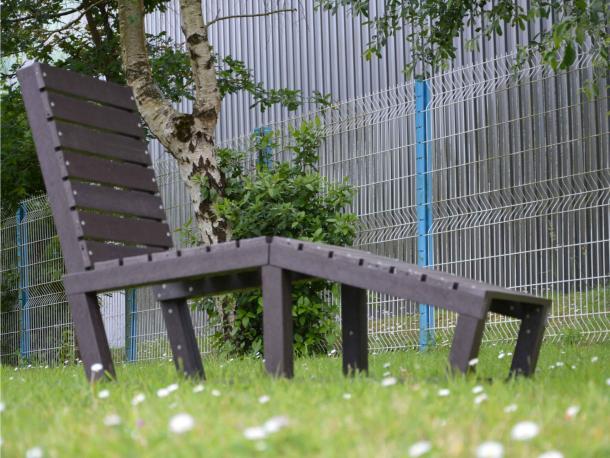 CHAISE LONGUE MODERNE EN PLASTIQUE RECYCLE